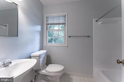Bath - 8318 Oakford Dr, Springfield, VA 22152 photo 9 of 10