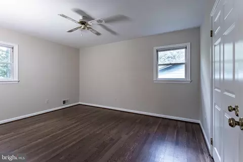 Bedroom - 8318 Oakford Dr, Springfield, VA 22152 photo 6 of 17