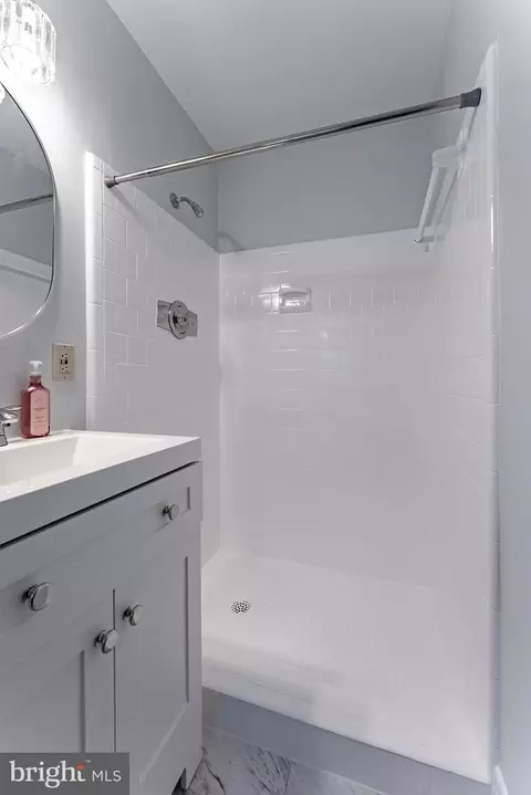 Bath - 8318 Oakford Dr, Springfield, VA 22152 photo 2 of 10