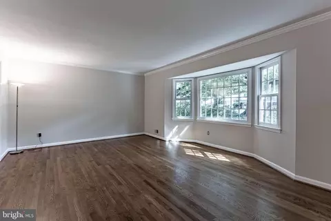 Living - 8318 Oakford Dr, Springfield, VA 22152 photo 14 of 20