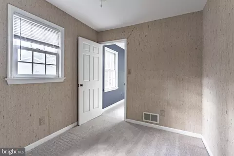 Bedroom - 8318 Oakford Dr, Springfield, VA 22152 photo 15 of 17