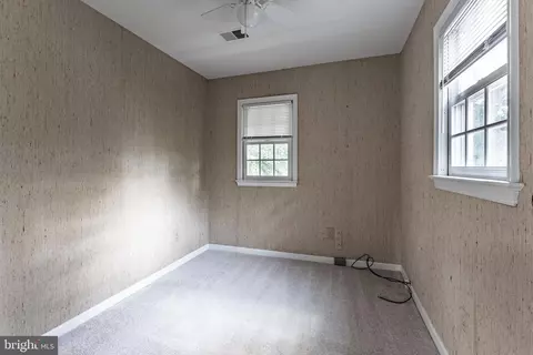 Bedroom - 8318 Oakford Dr, Springfield, VA 22152 photo 16 of 17