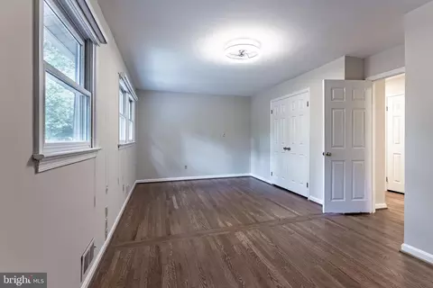 Bedroom - 8318 Oakford Dr, Springfield, VA 22152 photo 9 of 17