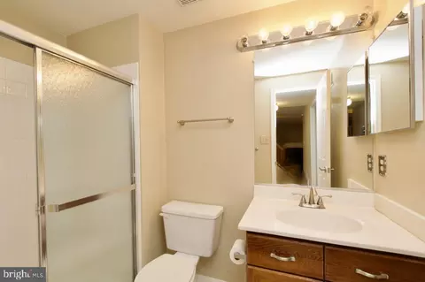 Bath - 8837 Eagle Rock Ln, Springfield, VA 22153 photo 5 of 5