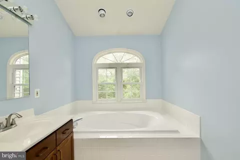 Bath - 8837 Eagle Rock Ln, Springfield, VA 22153 photo 3 of 5