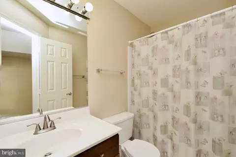 Bath - 8837 Eagle Rock Ln, Springfield, VA 22153 photo 2 of 5