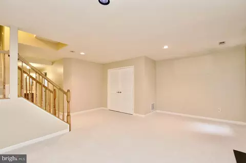 Living - 8837 Eagle Rock Ln, Springfield, VA 22153 photo 5 of 6