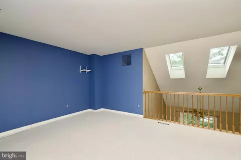 Living - 8837 Eagle Rock Ln, Springfield, VA 22153 photo 4 of 6