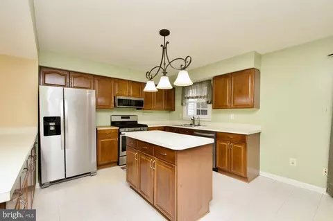 Kitchen - 8837 Eagle Rock Ln, Springfield, VA 22153 photo 3 of 3