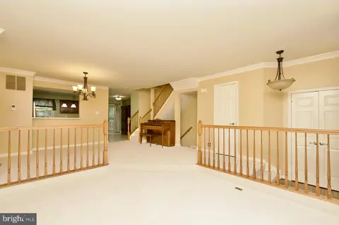 Living - 8837 Eagle Rock Ln, Springfield, VA 22153 photo 3 of 6