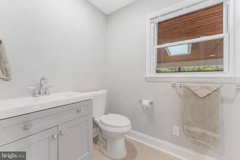 7920 Old Falls Rd, Mclean, VA 22102 photo 16