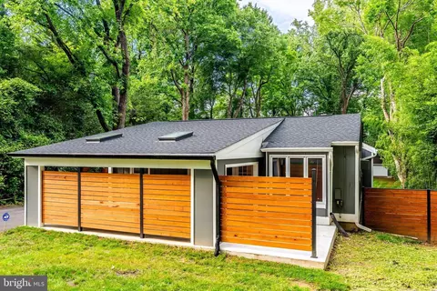 7920 Old Falls Rd, Mclean, VA 22102 photo 4