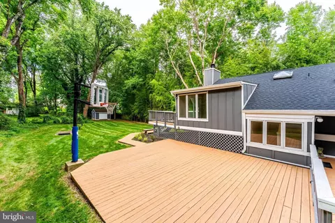 7920 Old Falls Rd, Mclean, VA 22102 photo 8