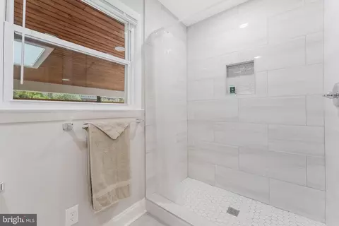 7920 Old Falls Rd, Mclean, VA 22102 photo 17