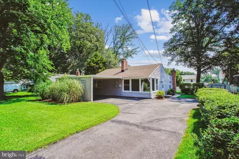 3135 Manor Rd, Falls Church, VA 22042