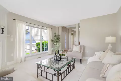 Living - 8552 Bauer Cir, Springfield, VA 22152 photo 3 of 5