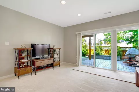 Living - 8552 Bauer Cir, Springfield, VA 22152 photo 5 of 5