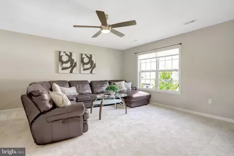 Living - 8552 Bauer Cir, Springfield, VA 22152 photo 4 of 5
