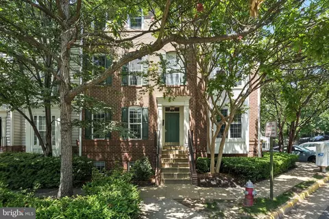 1547 Northern Neck Dr #201, Vienna, VA 22182