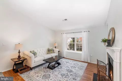 7823 Harrowgate Cir #D, Springfield, VA 22152 photo 4