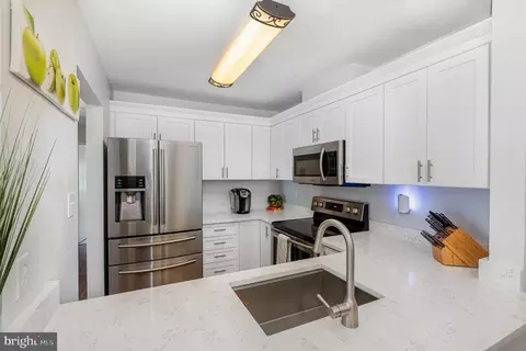 7823 Harrowgate Cir #D, Springfield, VA 22152 photo 9