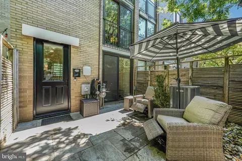 11467 Washington Plz W, Reston, VA 20190