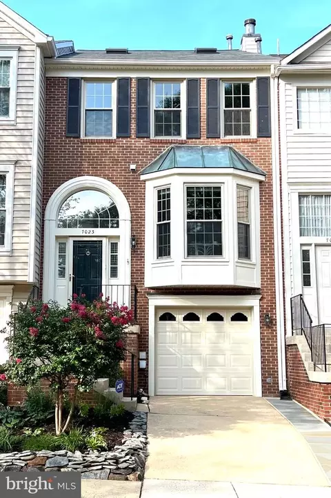7023 Ashleigh Manor Ct, Alexandria, VA 22315