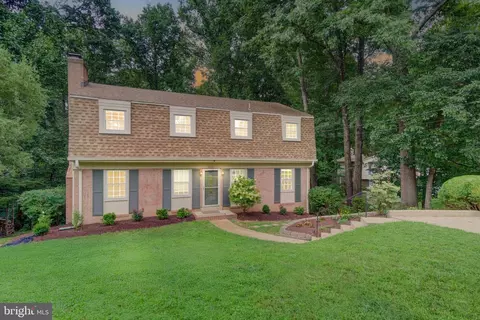 4601 Tara Dr, Fairfax, VA 22032
