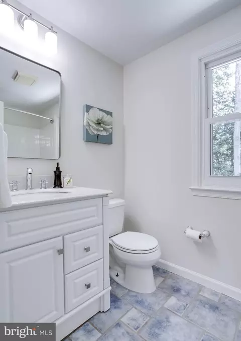 Bath - 9704 Glenway Ct, Burke, VA 22015 photo 2 of 5