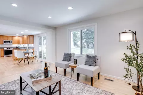 Living - 9704 Glenway Ct, Burke, VA 22015 photo 5 of 7
