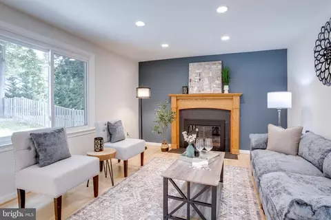 Living - 9704 Glenway Ct, Burke, VA 22015 photo 3 of 7