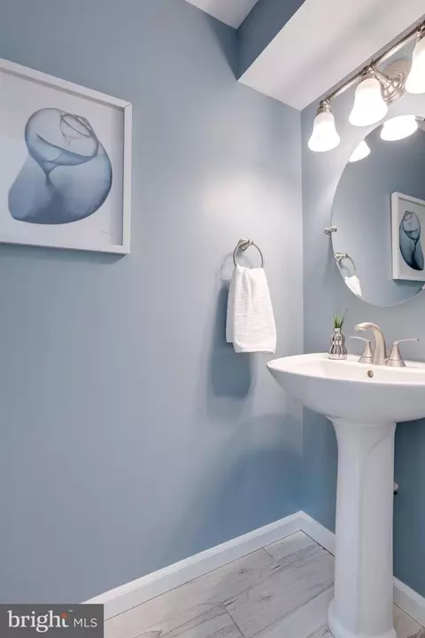 Bath - 9704 Glenway Ct, Burke, VA 22015 photo 1 of 5