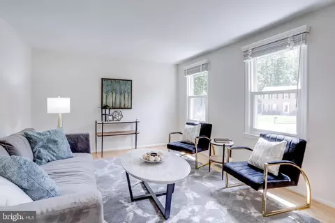 Living - 9704 Glenway Ct, Burke, VA 22015 photo 2 of 7