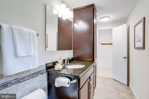 Bath - 9704 Glenway Ct, Burke, VA 22015 photo 4 of 5
