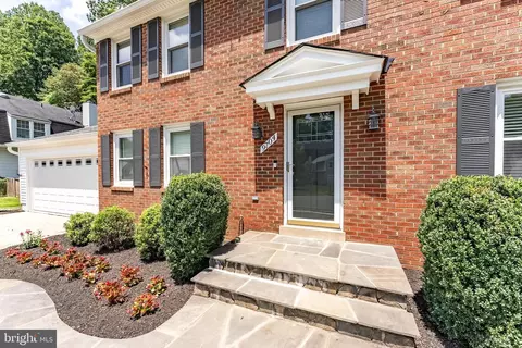 Exterior - 9704 Glenway Ct, Burke, VA 22015 photo 13 of 21