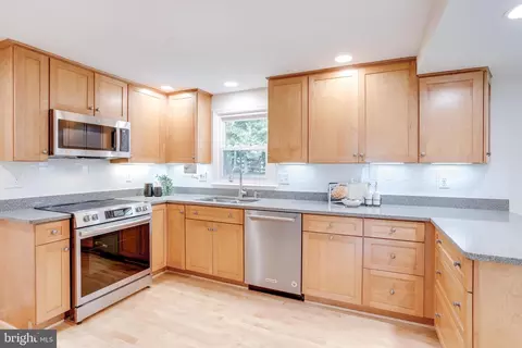 Kitchen - 9704 Glenway Ct, Burke, VA 22015 photo 5 of 5