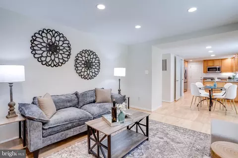 Living - 9704 Glenway Ct, Burke, VA 22015 photo 6 of 7