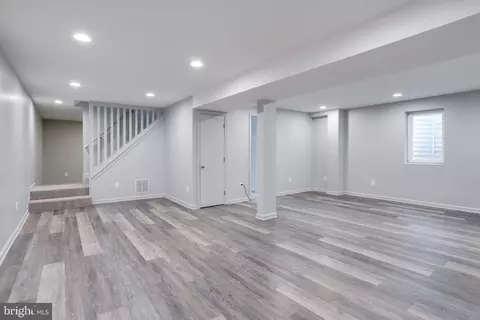 Living - 9704 Glenway Ct, Burke, VA 22015 photo 4 of 7