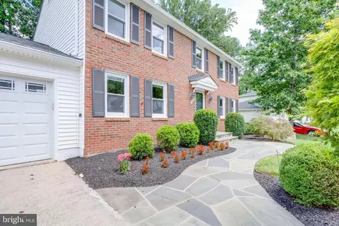 Exterior - 9704 Glenway Ct, Burke, VA 22015 photo 9 of 21