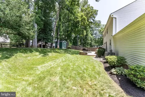 Exterior - 9704 Glenway Ct, Burke, VA 22015 photo 14 of 21