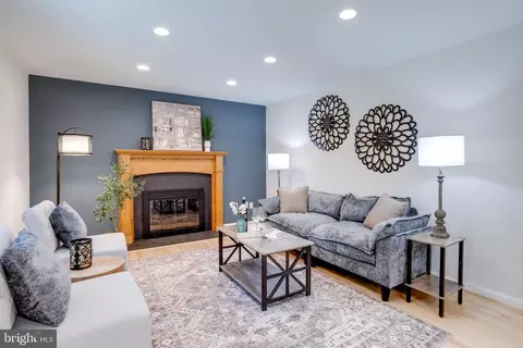 Living - 9704 Glenway Ct, Burke, VA 22015 photo 1 of 7