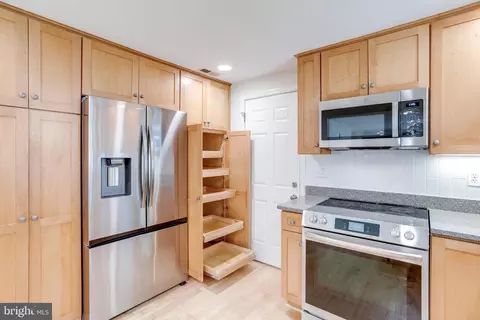 Kitchen - 9704 Glenway Ct, Burke, VA 22015 photo 3 of 5