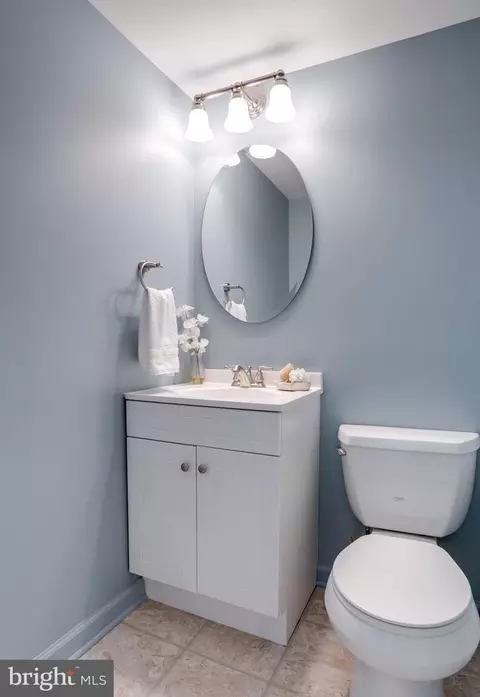 Bath - 9704 Glenway Ct, Burke, VA 22015 photo 5 of 5