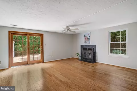 9147 Everett Ct, Springfield, VA 22152 photo 3