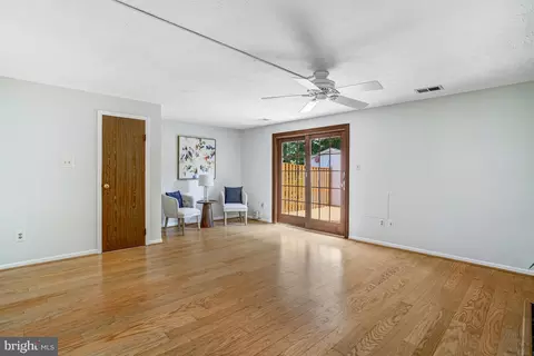 9147 Everett Ct, Springfield, VA 22152 photo 6