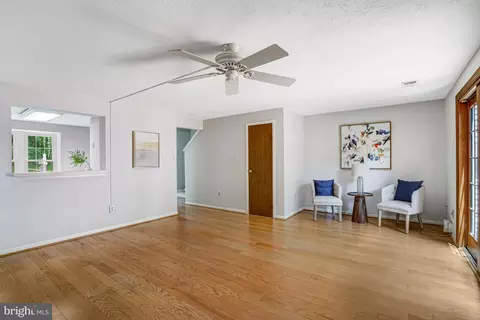 9147 Everett Ct, Springfield, VA 22152 photo 5