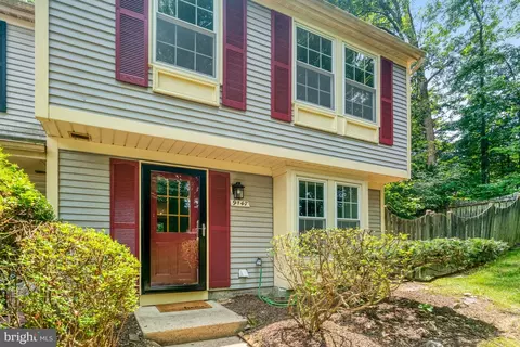 9147 Everett Ct, Springfield, VA 22152 photo 2