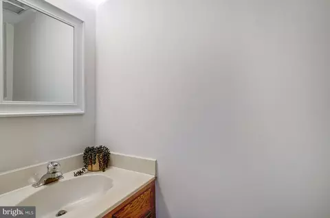 9147 Everett Ct, Springfield, VA 22152 photo 12