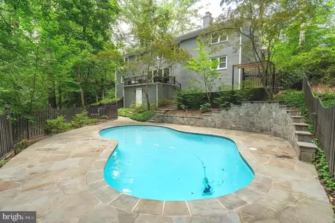 Exterior - 1426 Highwood Dr, Mclean, VA 22101 photo 8 of 10
