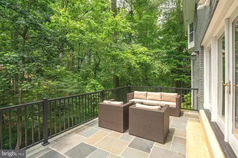 Exterior - 1426 Highwood Dr, Mclean, VA 22101 photo 6 of 10
